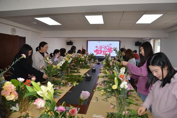 Huashui 메이저 사이트 Trade Union은 "Spring Flowers Bloom, Poetic Flower Art"꽃꽂이 활동